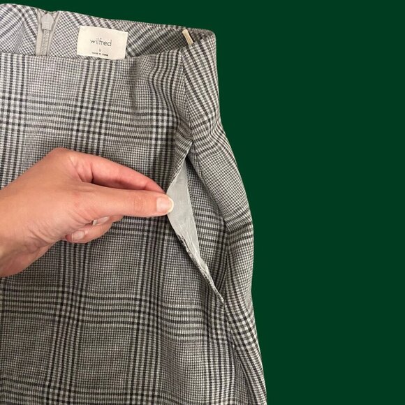 ✨ Wilfred Glen Plaid Mini Skirt – Size 6 (Aritzia) - Picture 7 of 9